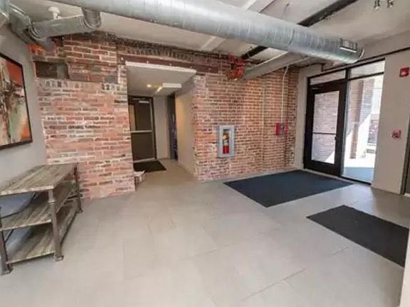 3rd image of 622 Gross St Unit 205