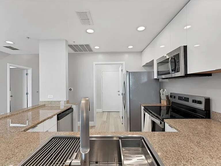 525 E Jackson St #705 — Photo 11