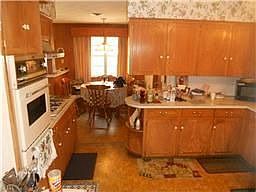 3rd image of 6715 Grovewood Ln