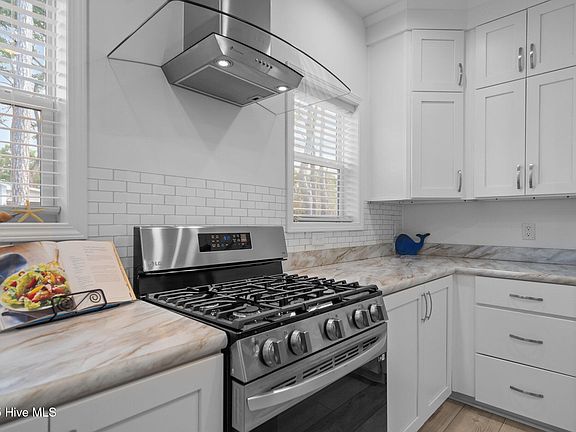 3rd image of 3760 Oakwood Drive SE