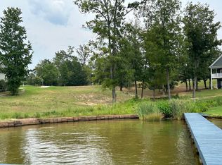 220 Gardenia Dr, Ninety Six, SC 29666