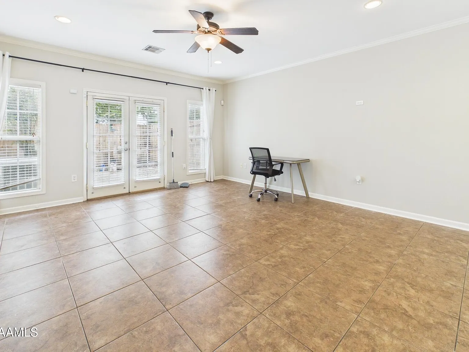 2 bed, 2.5 bath, 1386 sqft, $1,600 — Photo 3