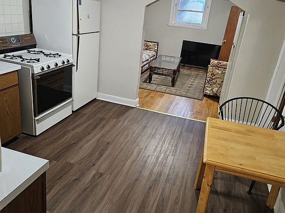 2nd image of 2818 W Farragut Ave #1B
