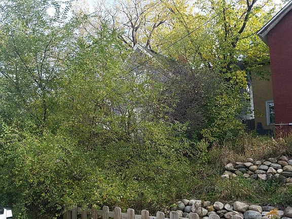 3rd image of 806 Agate St