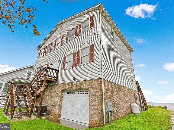 2nd image of 2823 Beach Dr