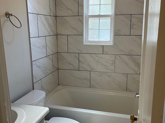 2nd image of 206 W 2nd Ave APT 3