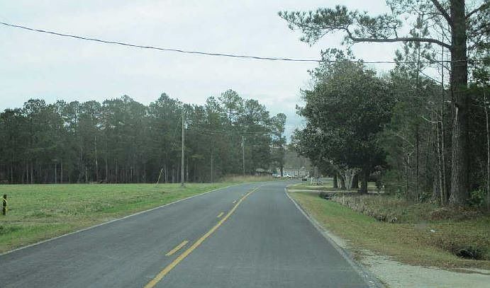 Exterior Neighborhood (street photo)