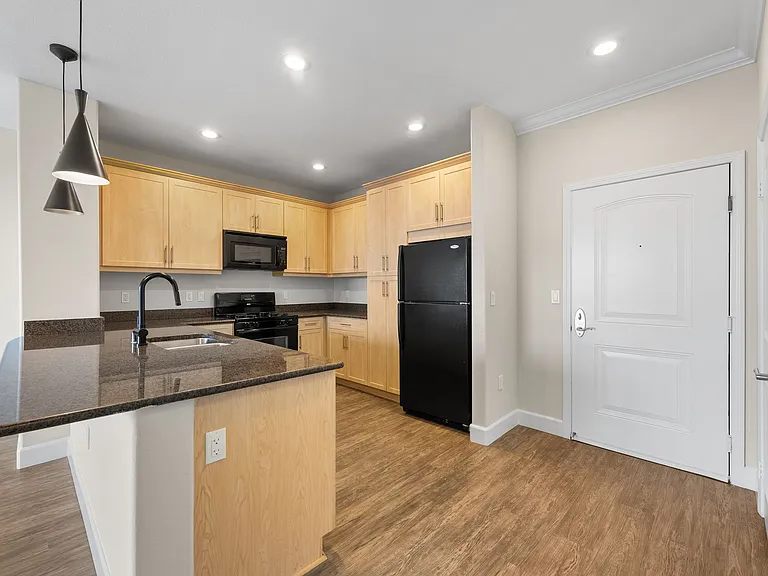 Stadium House Apartments — Photo 20