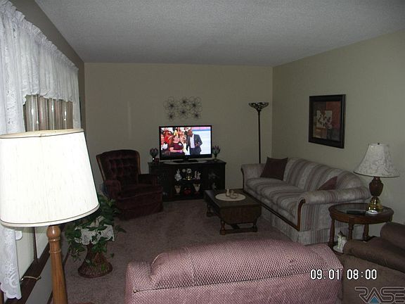 5th image of 1108 N Carol St