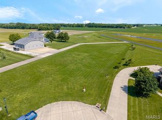 9825 Beacon St, Saint Jacob, IL 62281