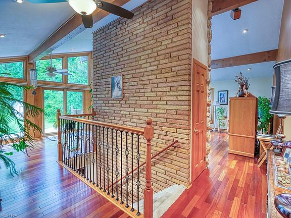 3rd image of 10535 Laurel Ln