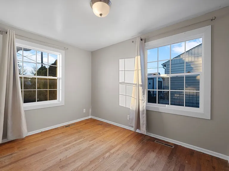 5707 N Lindeke St — Photo 5