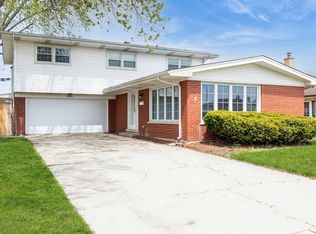 4536 W 101st Pl, Oak Lawn, IL 60453