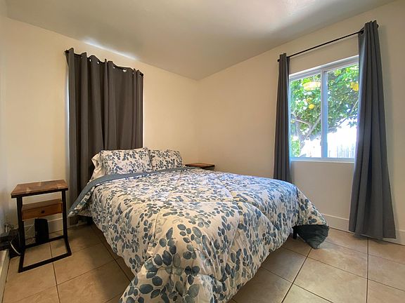 2 Bedroom: Queen Bed
