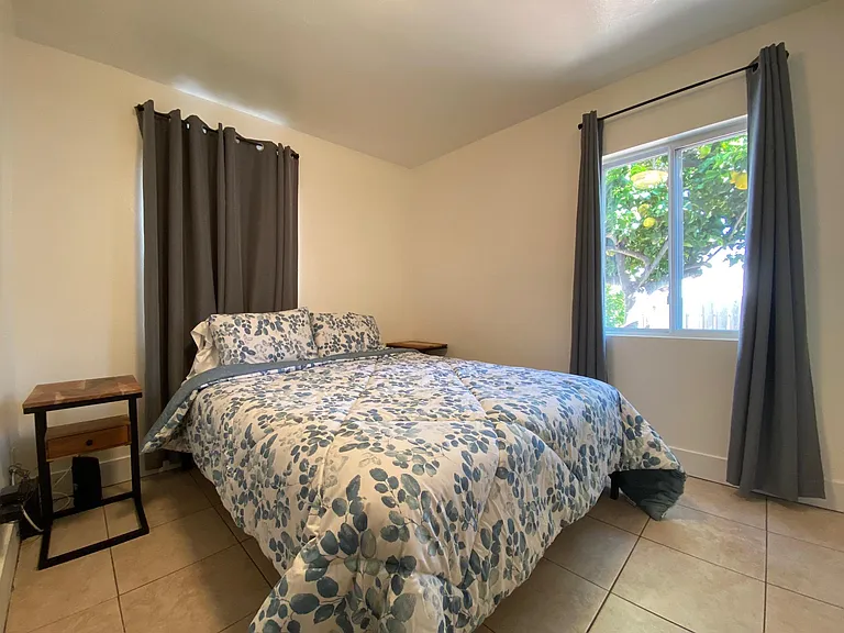 2 Bedroom: Queen Bed