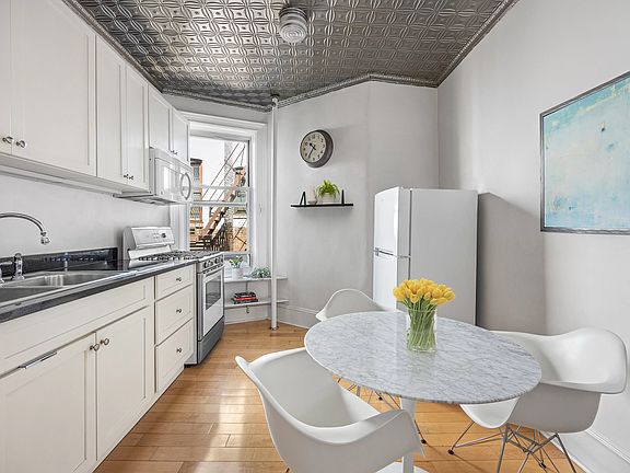 3rd image of 210 E 17th St APT 6B