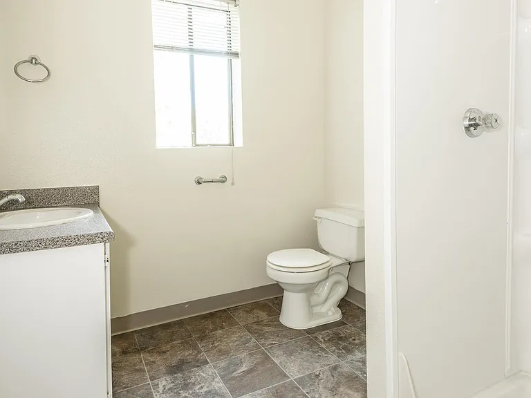 Grandview Apartments — Photo 46