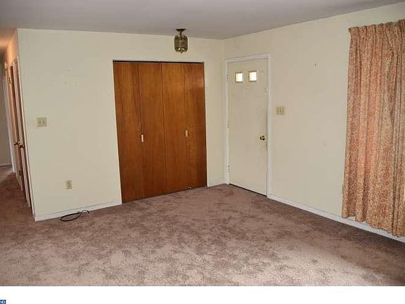 3rd image of 536 W Washington St