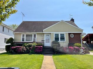 24 Leach St #1, Lynbrook, NY 11563