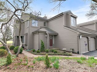 723 Golf Ln #944, Barrington, IL 60010
