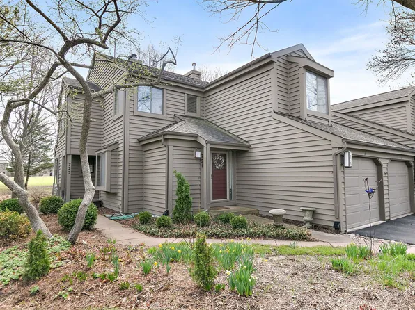 723 Golf Ln #944, Barrington, IL 60010