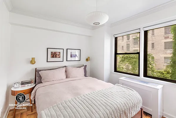 Rented by Coldwell Banker Warburg | media 4