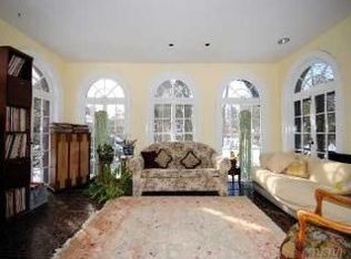 20 Beverly Rd, Great Neck, NY 11021