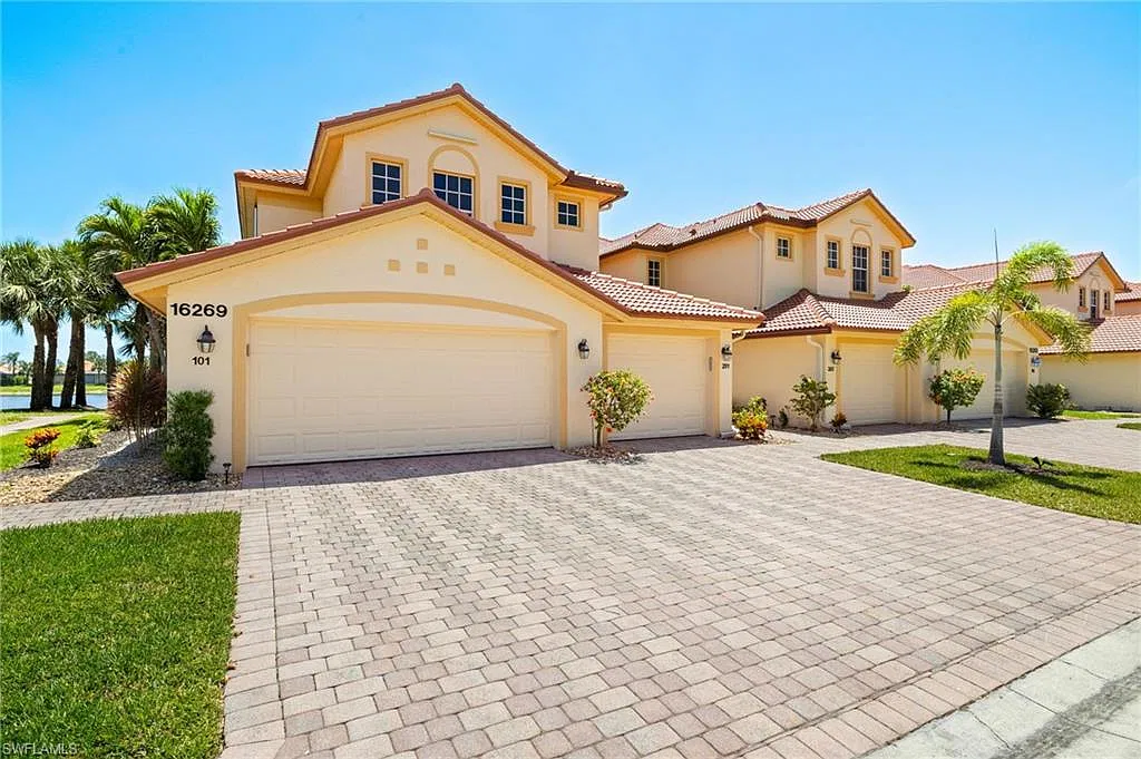 2 bed, 2.0 bath, 1523 sqft, $6,000 — Photo 2