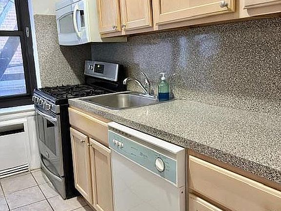 4th image of 211-06 75th Ave #3A