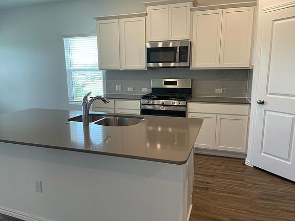 4th image of 1225 Toyah Dr