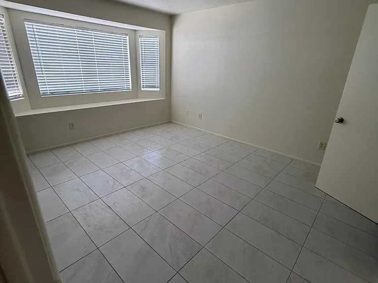 925 S Longmore #101 — Photo 7