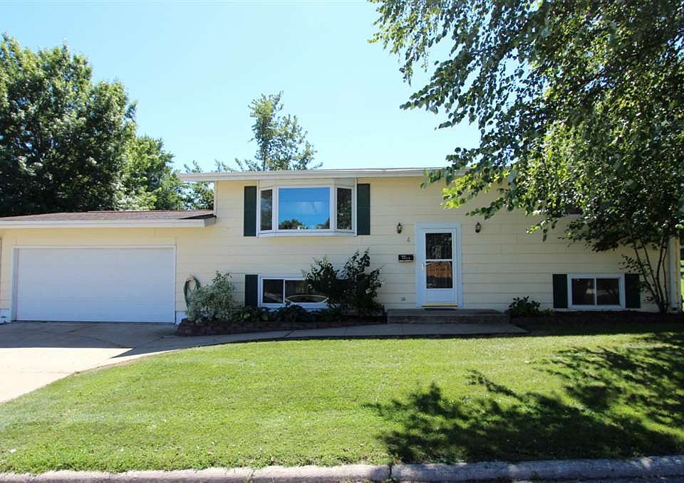 1st image of 4 Bruce Ln
