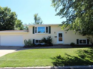 4 Bruce Ln, La Porte City, IA 50651