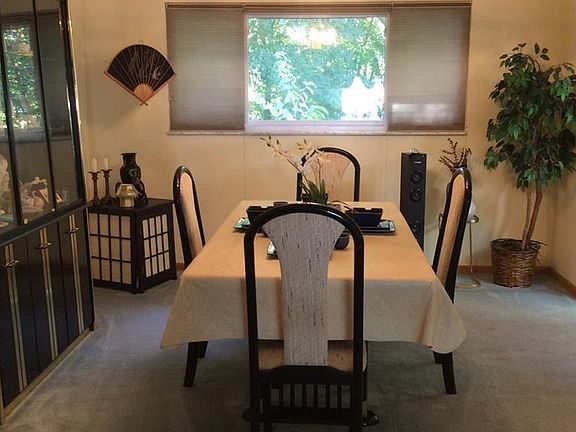 5th image of 1590 Newcastle Cir