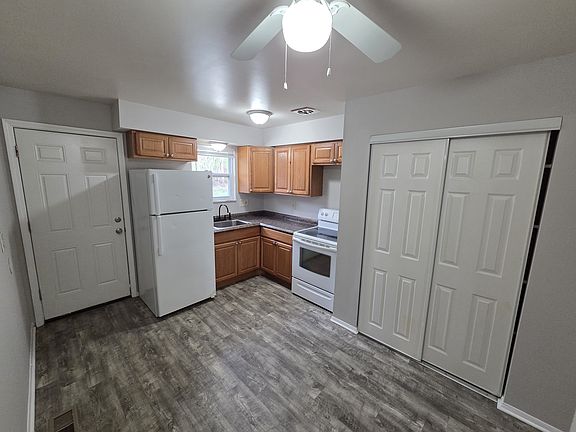 2nd image of 1175 Bishop Dr #C