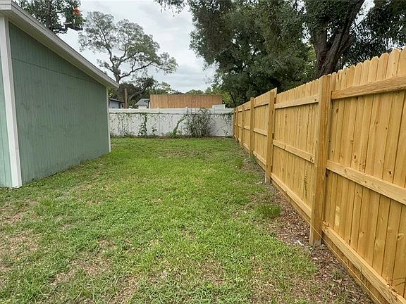 4th image of 8623 N Willow Ave #B