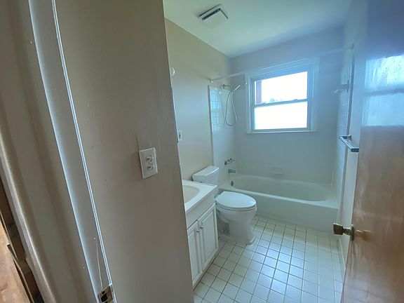 4th image of 6848 Yale St