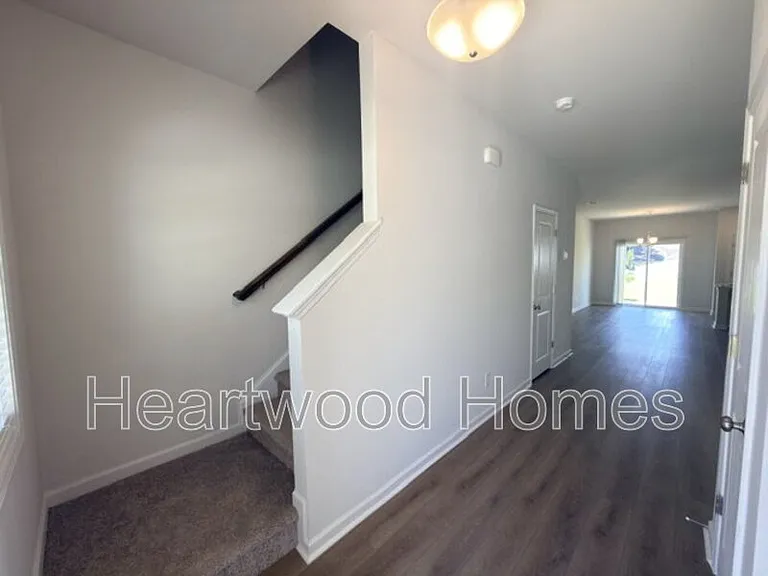 121 Bartlett Dr — Photo 37