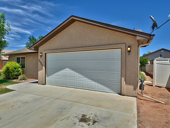 3rd image of 3020 Oakwood Dr