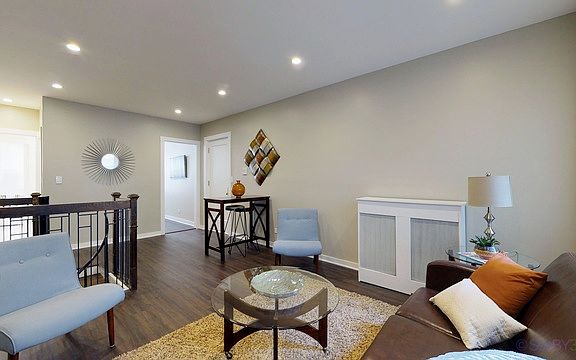 3rd image of 949 Lake St APT 1H