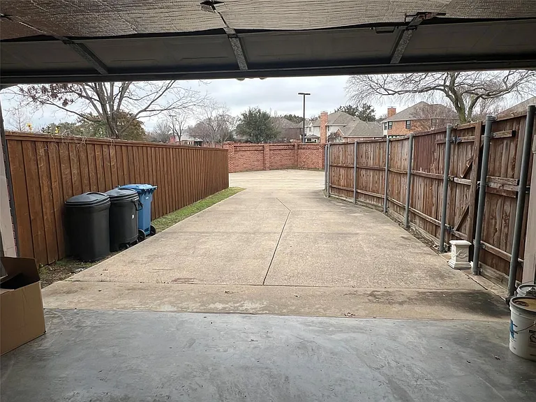 825 Ashford Dr — Photo 11