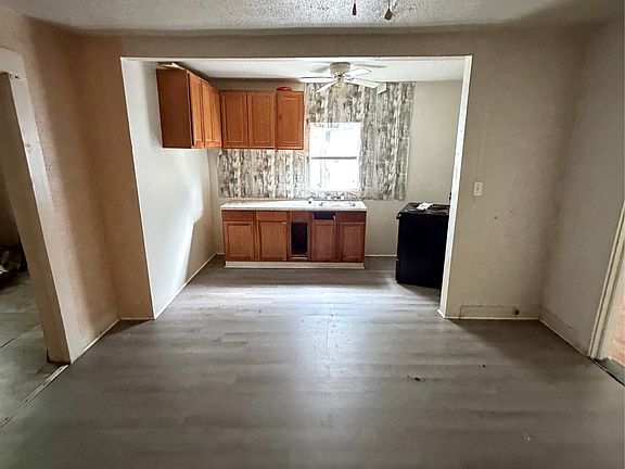 4th image of 1906 Walnut St
