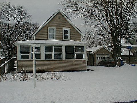 2nd image of 33 Tacoma St