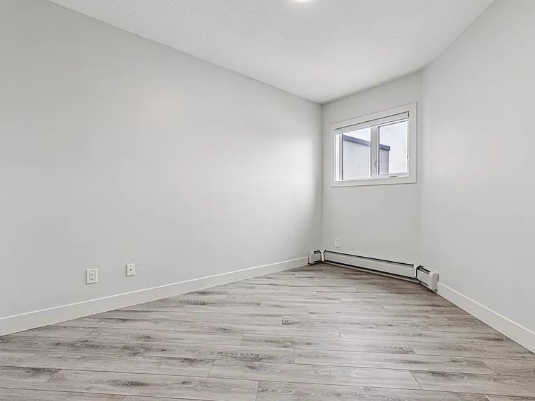 823 Daniels Way SW — Photo 32