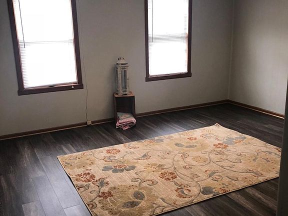 Bedroom photo #2 plenty of light with the 2 windows