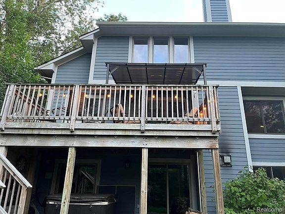 2nd image of 320 Charlevoix St