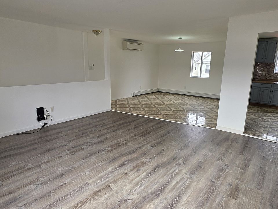 1st image of 17427 126th Ave #2