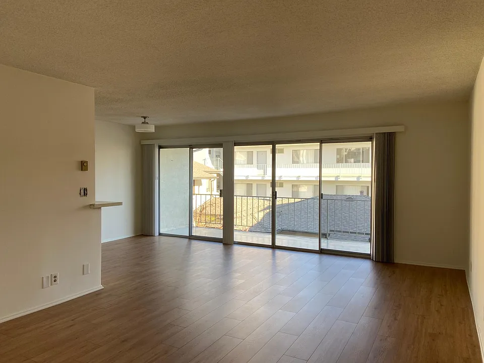 Living room & Large patio