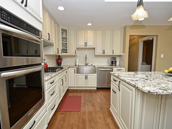 3rd image of 14201 Creek Crossing Dr