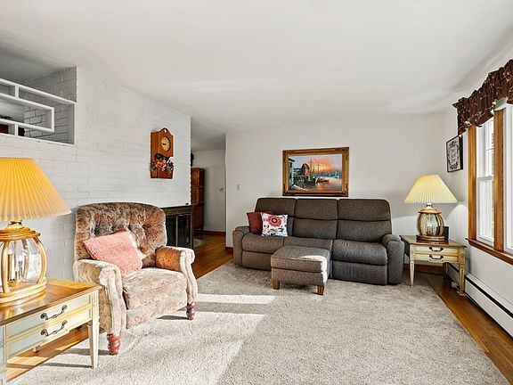 4th image of 84 Topsfield Cir